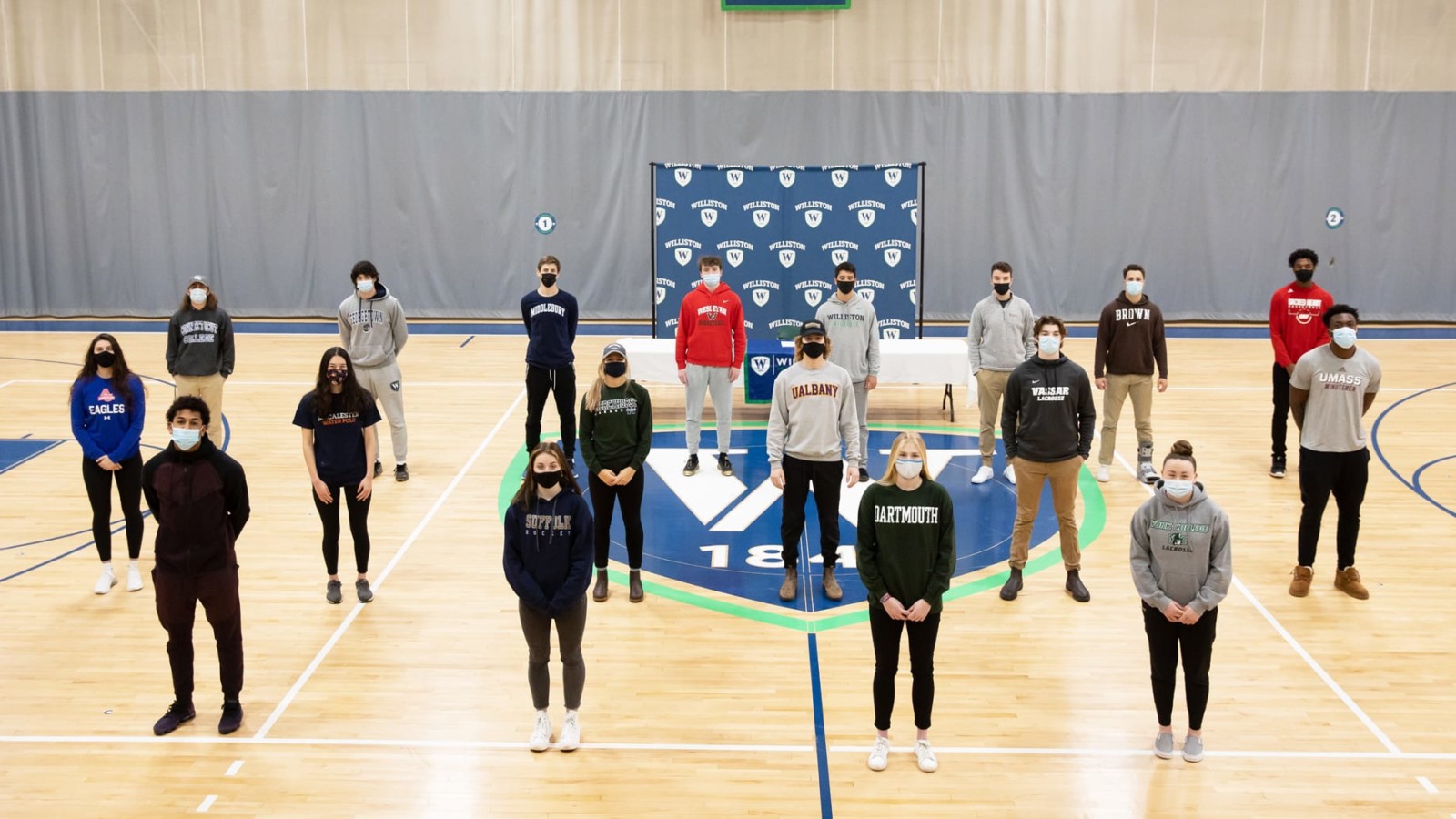 18 students in a gym