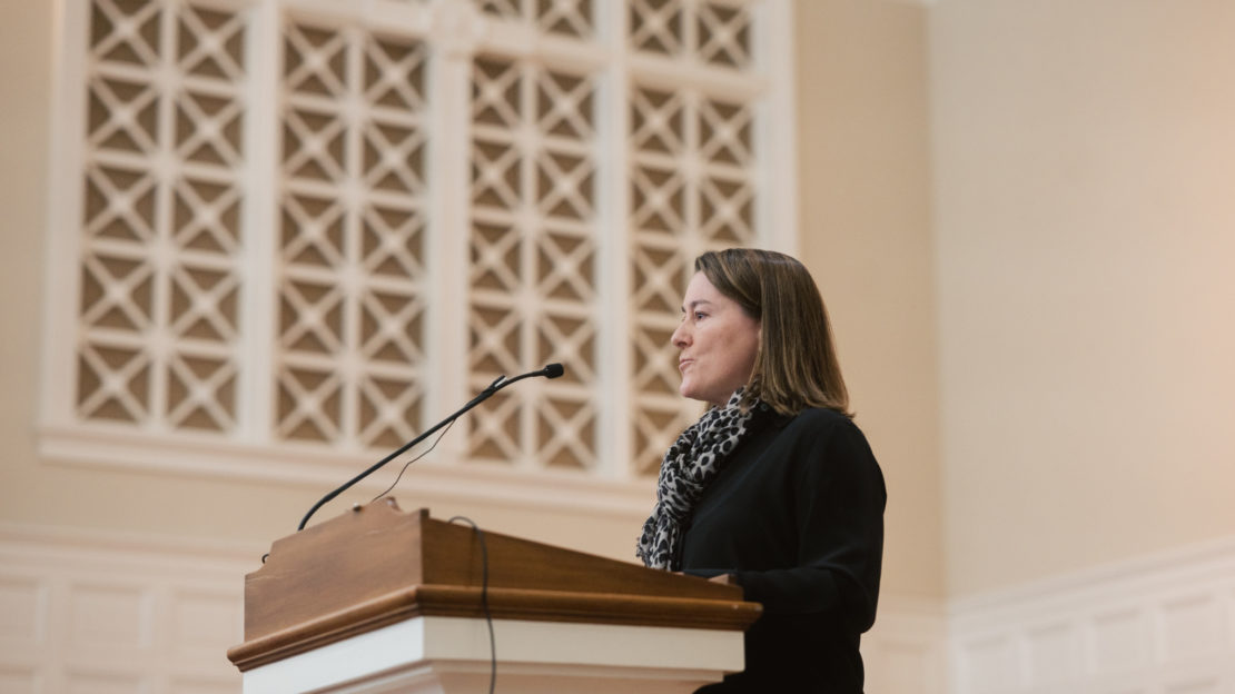 Samantha (Healy) Vardaman ’89 addresses newest members of Cum Laude