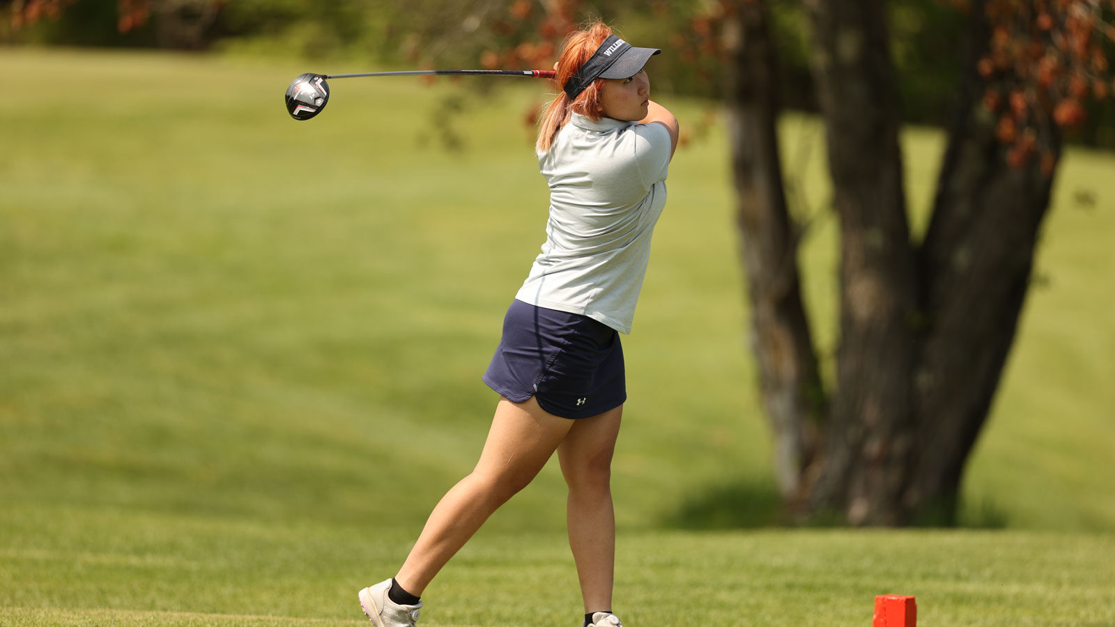 girl playing golf