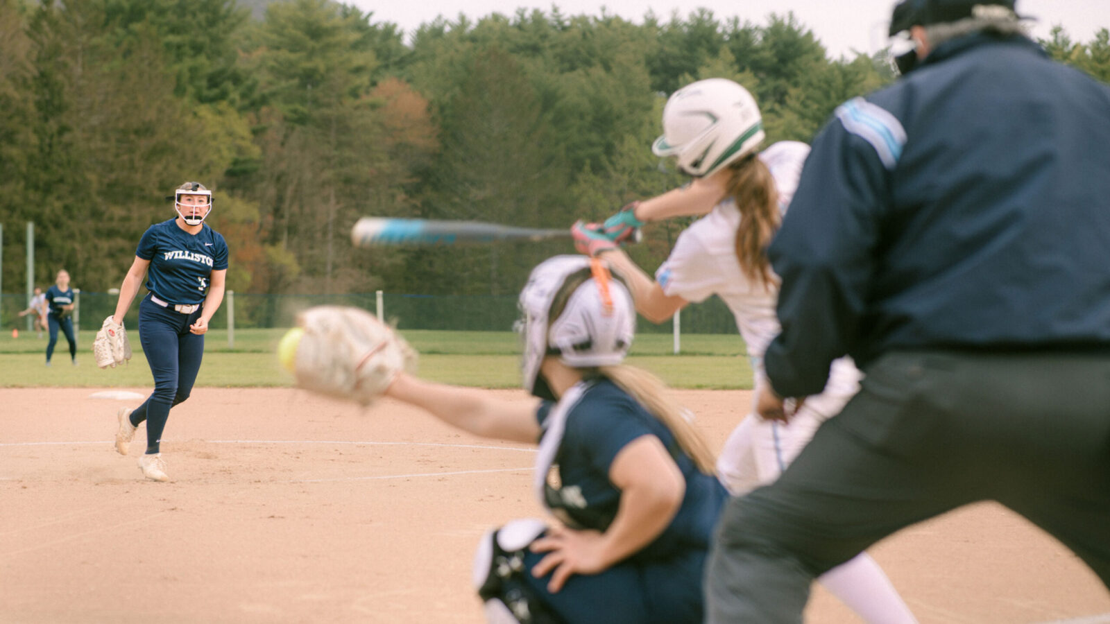 softball players